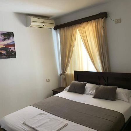 Guesthouse A&F Ksamil Bagian luar foto