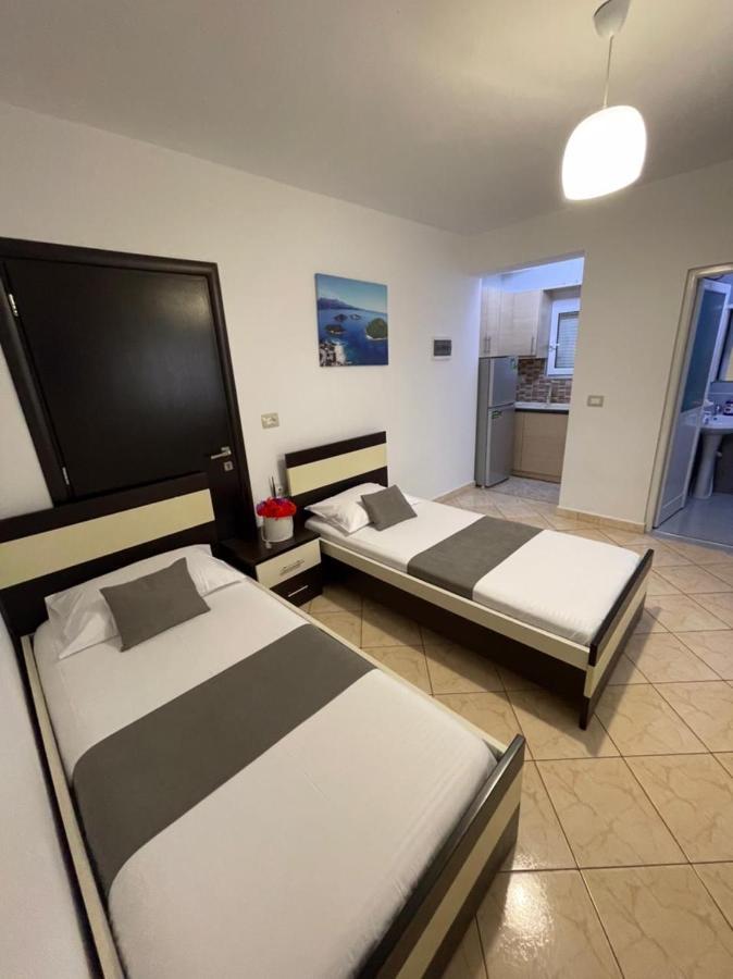 Guesthouse A&F Ksamil Bagian luar foto