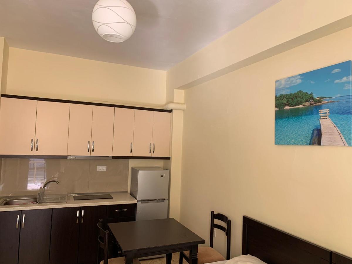 Guesthouse A&F Ksamil Bagian luar foto