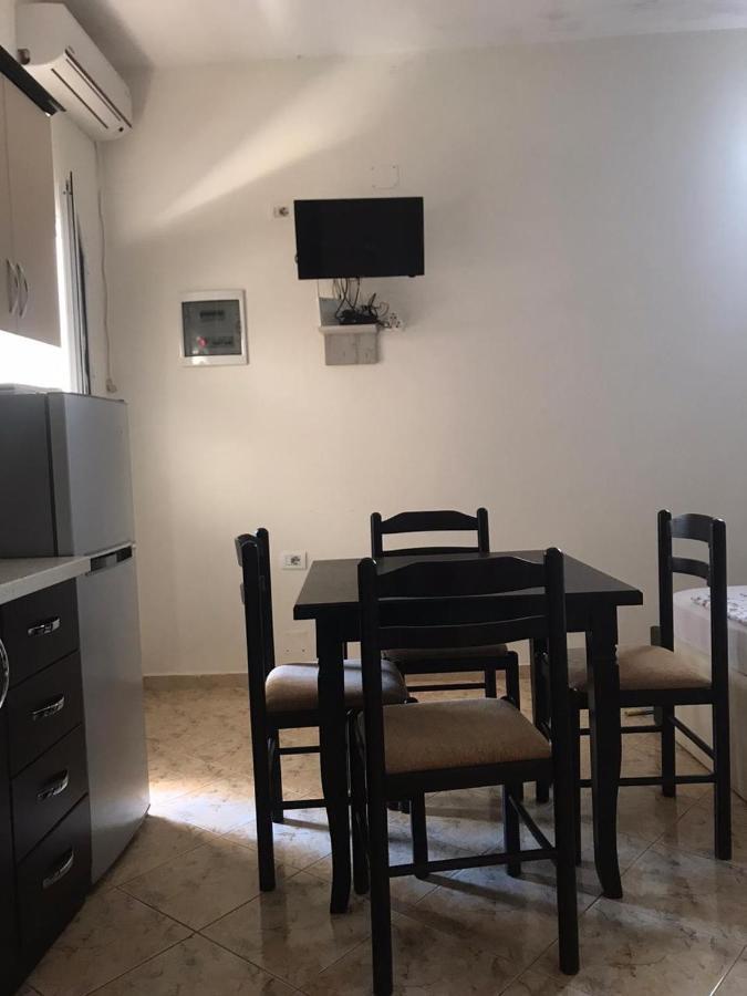 Guesthouse A&F Ksamil Bagian luar foto