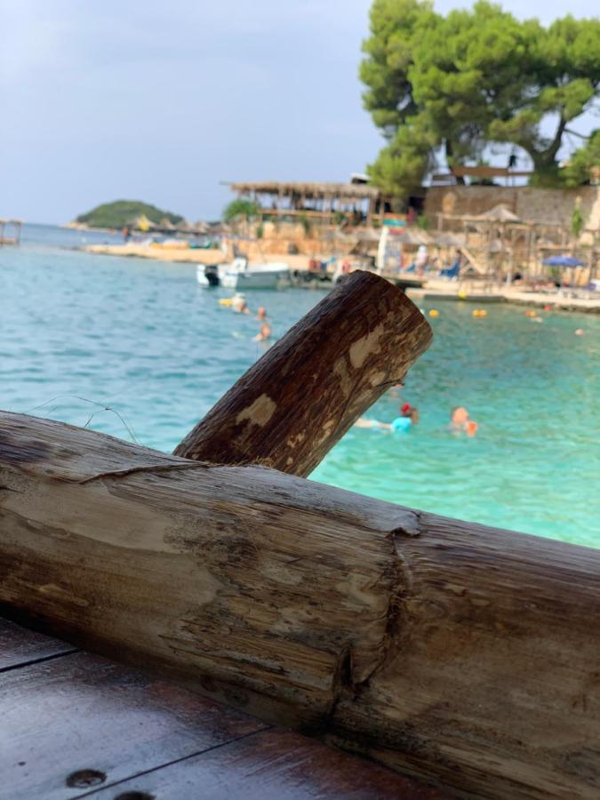 Guesthouse A&F Ksamil Bagian luar foto