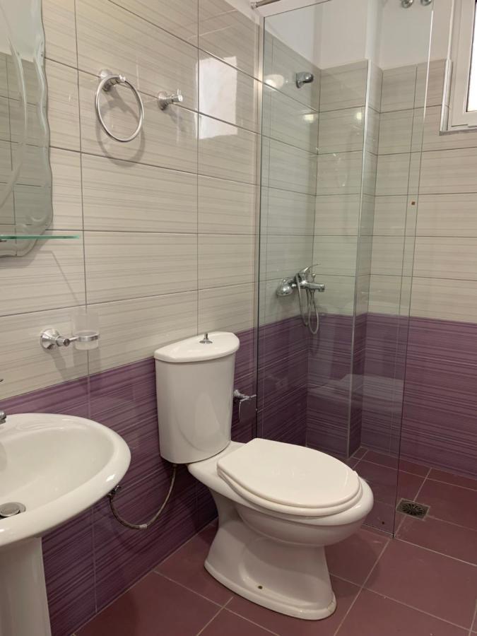 Guesthouse A&F Ksamil Bagian luar foto