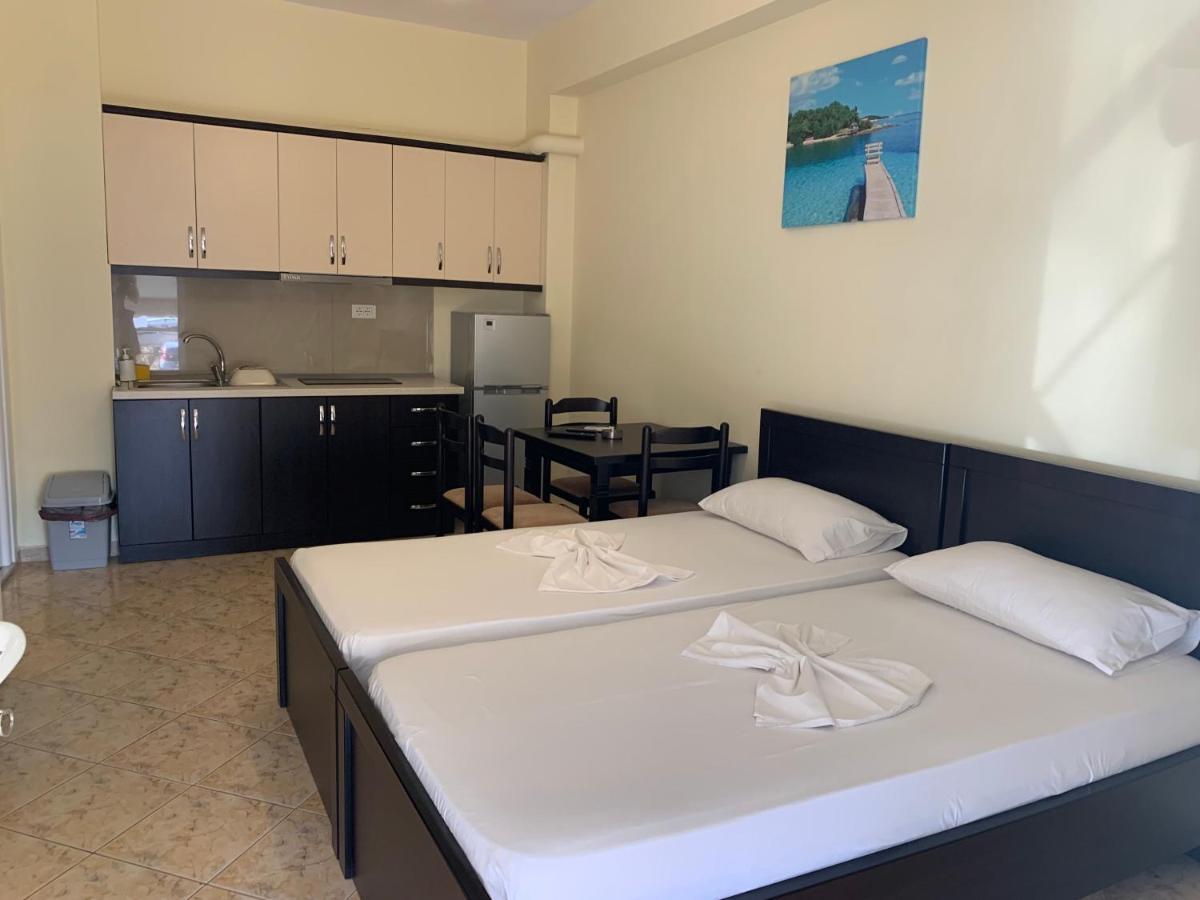 Guesthouse A&F Ksamil Bagian luar foto