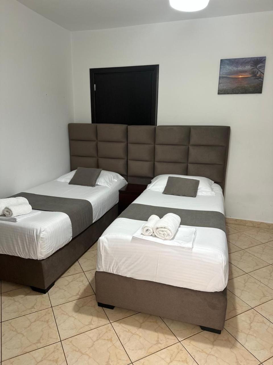 Guesthouse A&F Ksamil Bagian luar foto